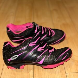 Women's Black and Pink Athletic cycling shoes